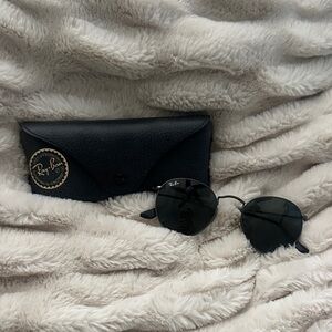 Ray-Ban Black Round Metal Sunglasses with Black Case